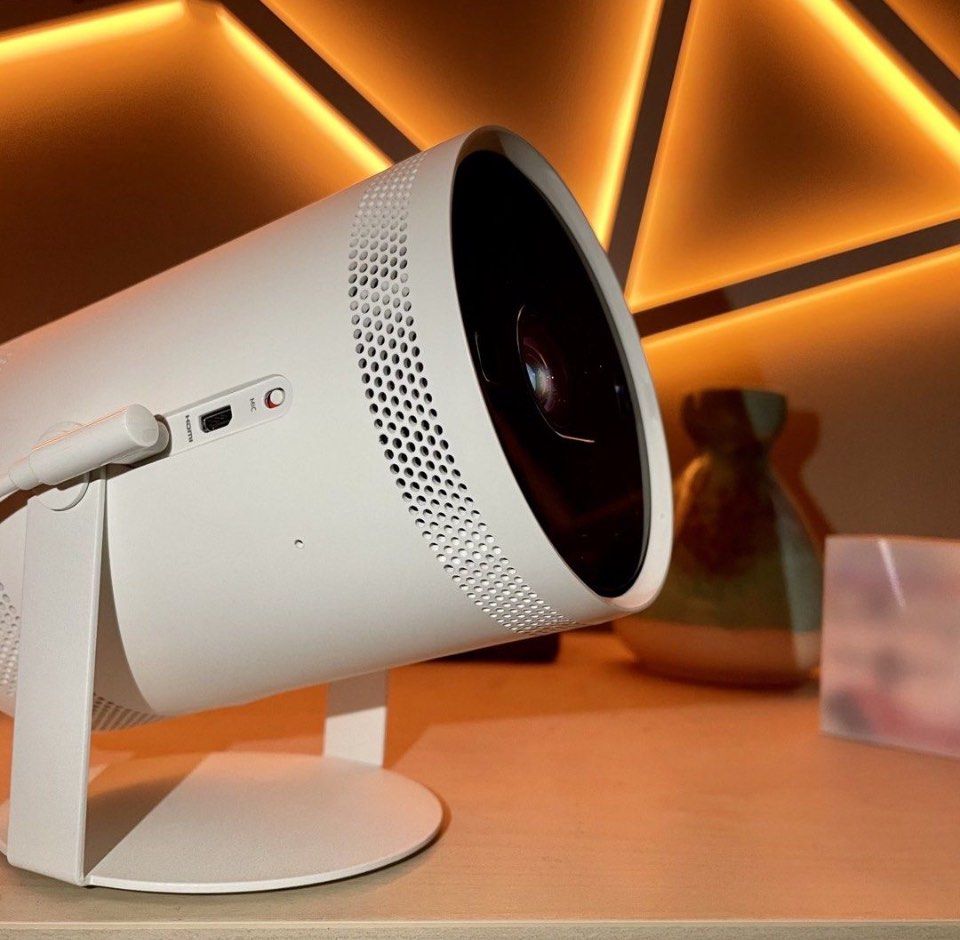 Mini portable projector